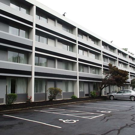 Best Western Plus University Inn Уинстон-Сейлем Экстерьер фото