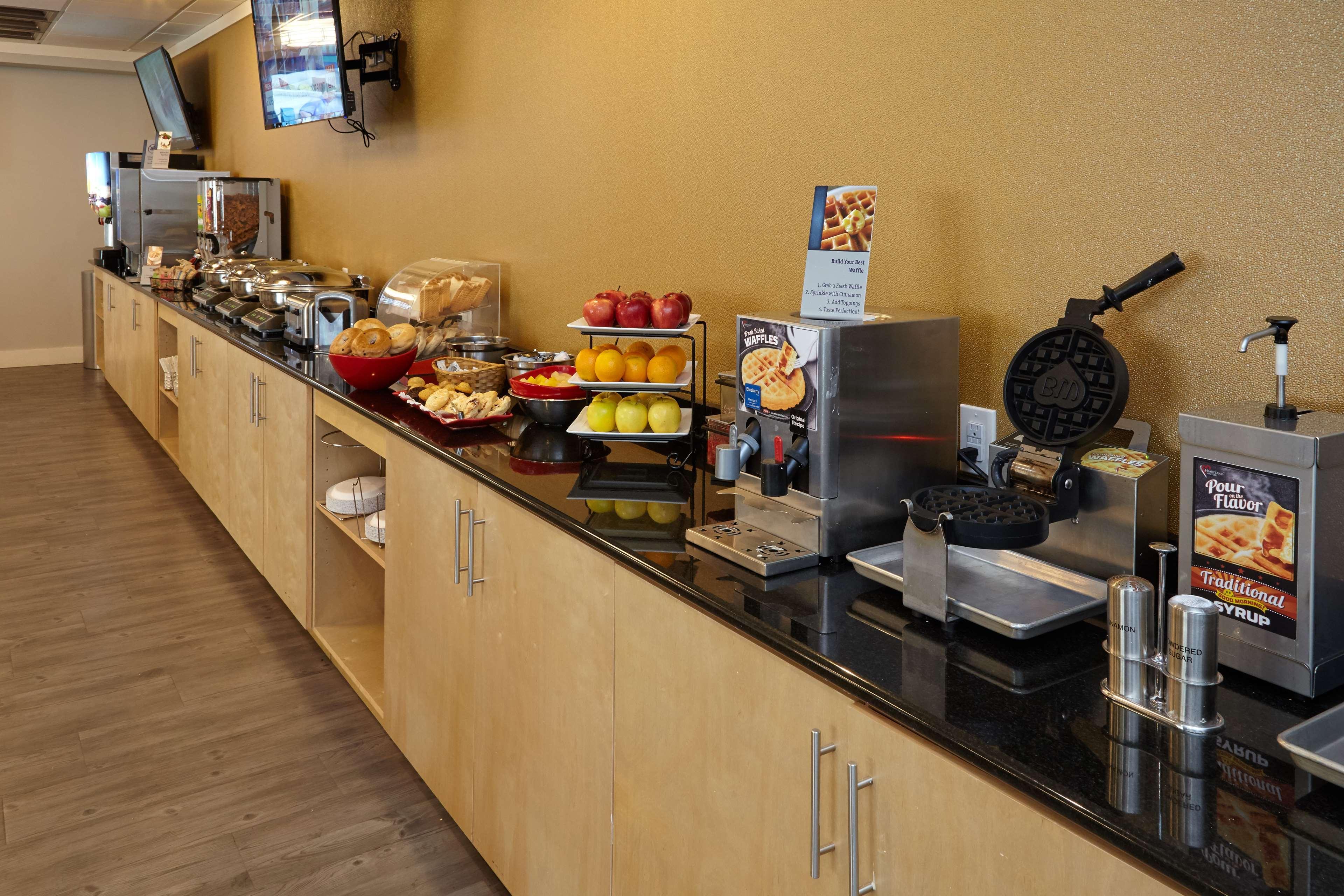 Best Western Plus University Inn Уинстон-Сейлем Экстерьер фото
