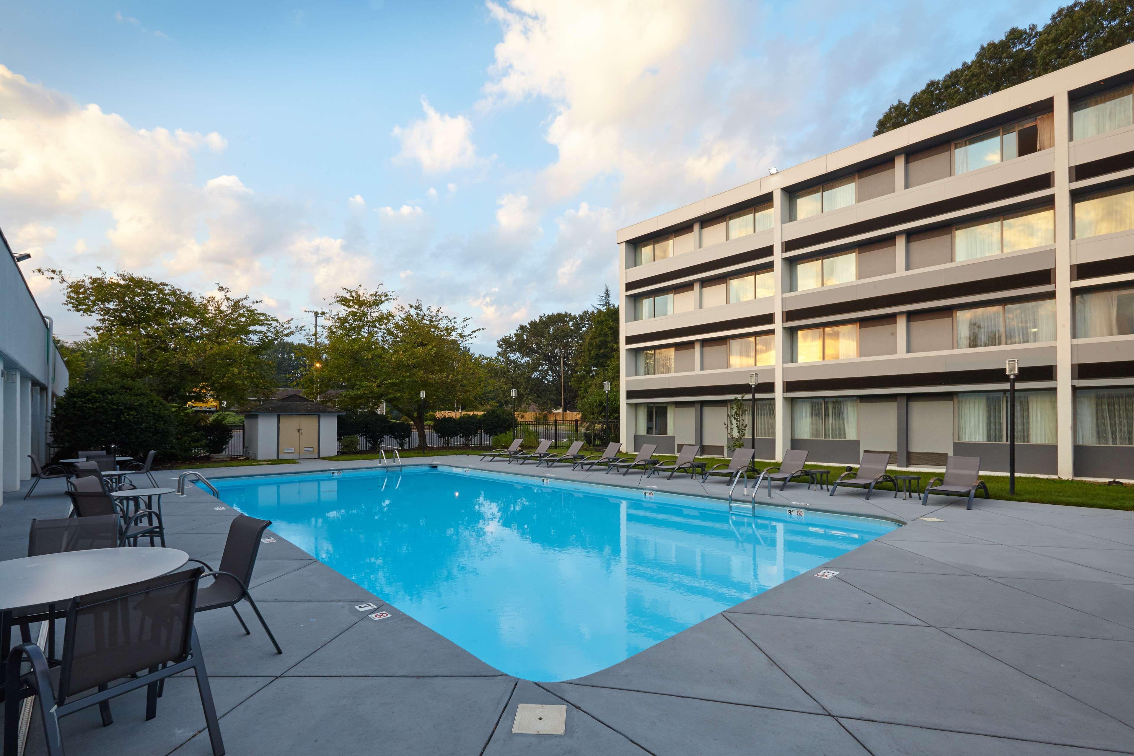 Best Western Plus University Inn Уинстон-Сейлем Экстерьер фото